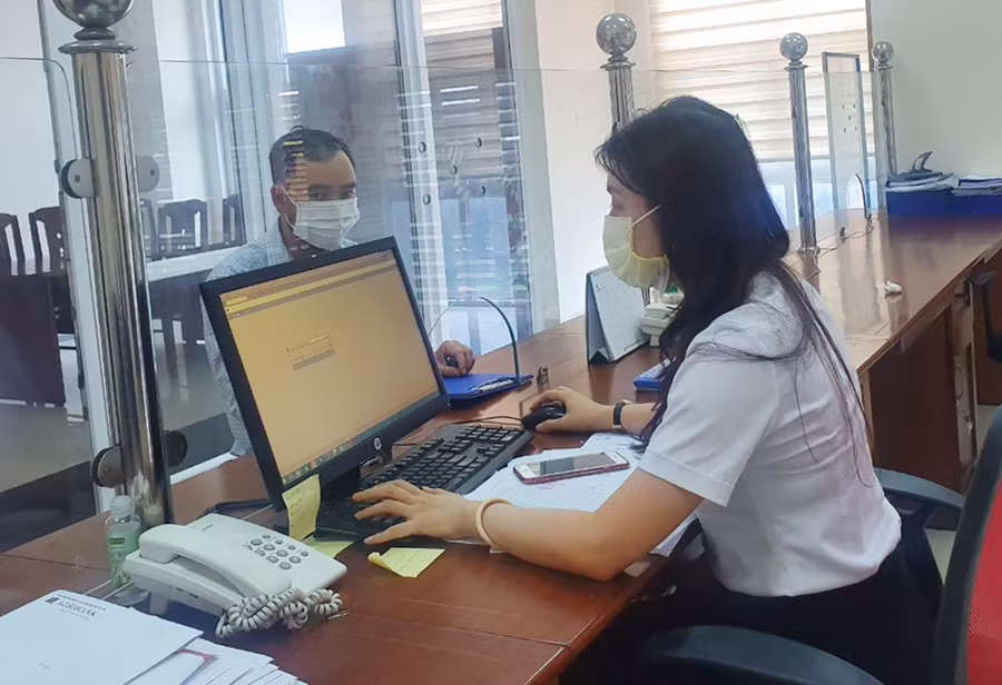  Cục Thuế tỉnh đang tích cực triển khai đồng bộ các giải pháp để giúp người nộp thuế sớm tiếp cận, sử dụng hóa đơn điện tử. Ảnh: Sơn Ca