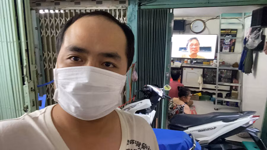 Chàng trai làm 