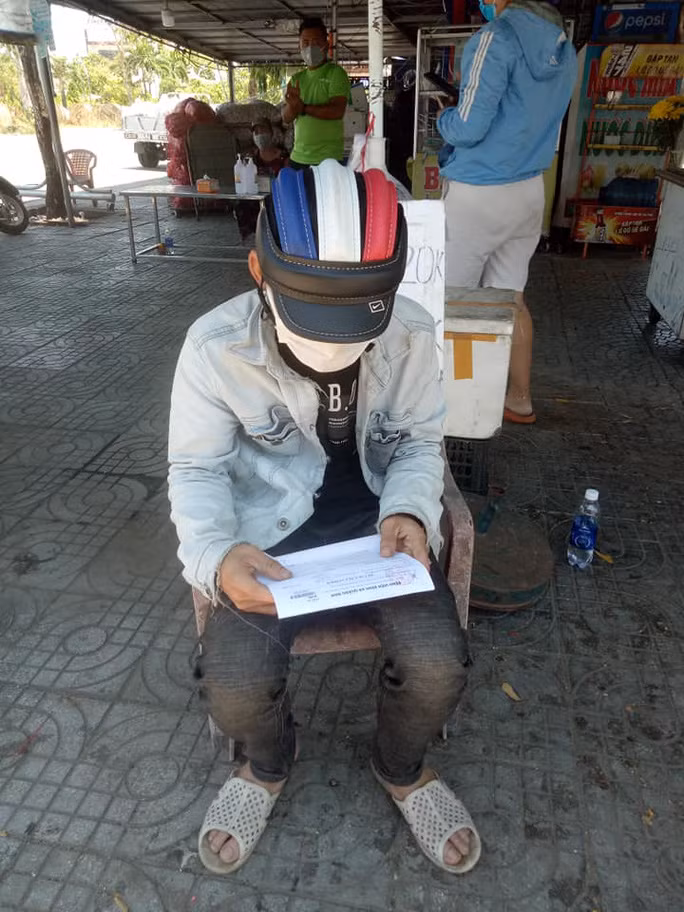 Thuật được người dân đưa đi xét nghiệm để lấy giấy chứng nhận âm tính giúp thuận lợi trong việc di chuyển
