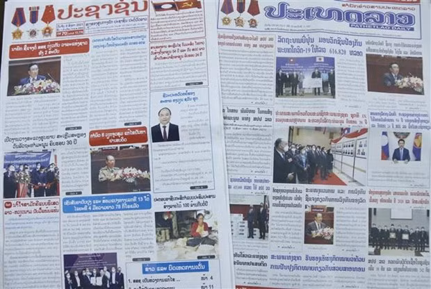 Báo chí Lào đăng tin đậm nét về chuyến thăm hữu nghị chính thức Lào của Chủ tịch nước Nguyễn Xuân Phúc. (Ảnh: Phạm Kiên/TTXVN)
