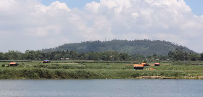 Vùng trồng dưa ven sông Trà Khúc thuộc xã Tịnh An, TP Quảng Ngãi Vùng trồng dưa ven sông Trà Khúc thuộc xã Tịnh An, TP Quảng Ngãi