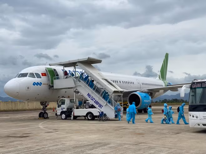 Hiện Bình Định chỉ có chủ trương đón công dân từ TP HCM về quê bằng các chuyến bay miễn phí Hiện Bình Định chỉ có chủ trương đón công dân từ TP HCM về quê bằng các chuyến bay miễn phí