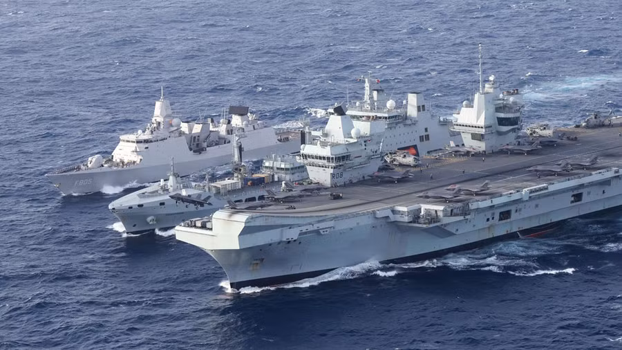 Tàu sân bay Anh HMS Queen Elizabeth mang theo chiến đấu cơ F-35 của thủy quân lục chiến Mỹ hoạt động cùng chiến hạm một số đồng minh ở Biển Đông. Ảnh: ROYAL NAVY Tàu sân bay Anh HMS Queen Elizabeth mang theo chiến đấu cơ F-35 của thủy quân lục chiến Mỹ hoạt động cùng chiến hạm một số đồng minh ở Biển Đông. Ảnh: ROYAL NAVY