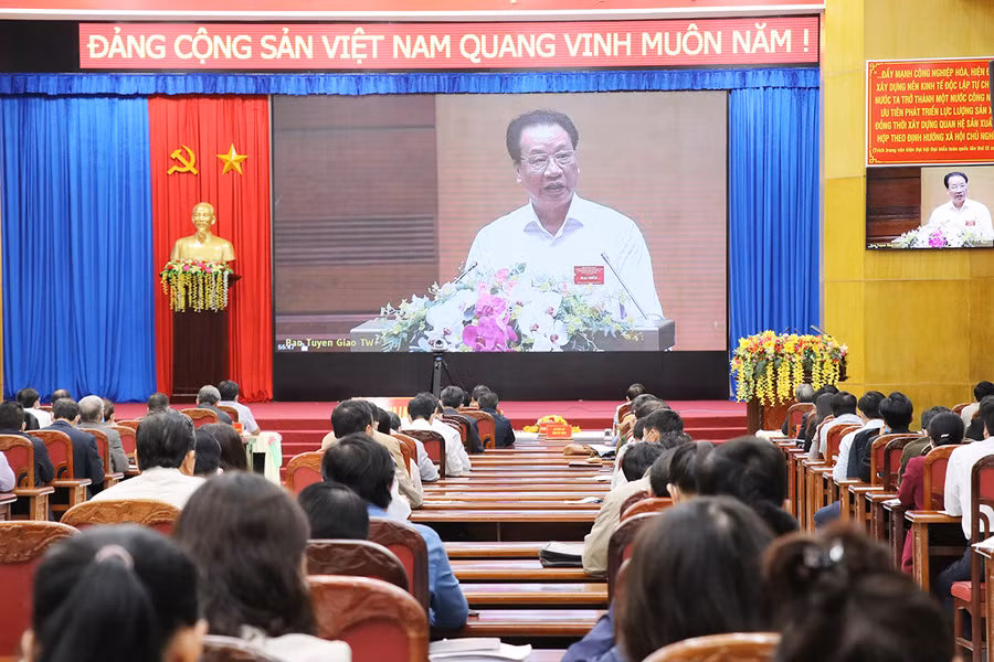  Quang cảnh hội nghị quán triệt chuyên đề toàn khóa năm 2021 về học tập và làm theo tư tưởng, đạo đức, phong cách Hồ Chí Minh do Ban Bí thư Trung ương Đảng tổ chức. Ảnh: Phương Linh
