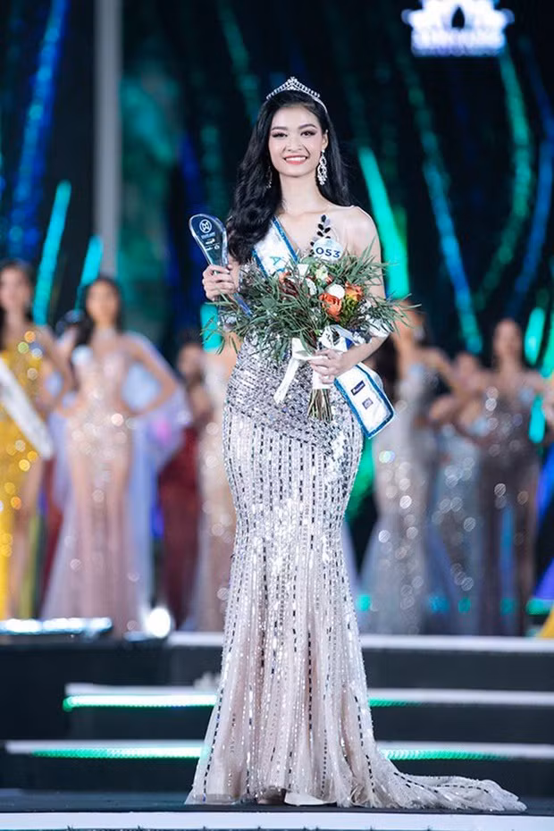 Trong talkshow Sức sống Việt Nam, chân dài xứ Quảng từng chia sẻ: 