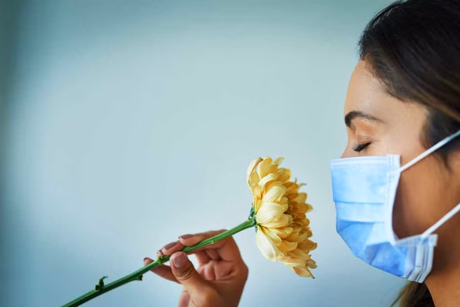 Một số người bị mất khứu giác tạm thời khi mắc Covid-19. Ảnh: Shutterstock