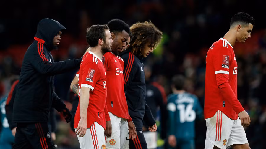  M.U và Ronaldo bất ngờ bại trận tại cúp FA trên sân nhà. Ảnh: REUTERS