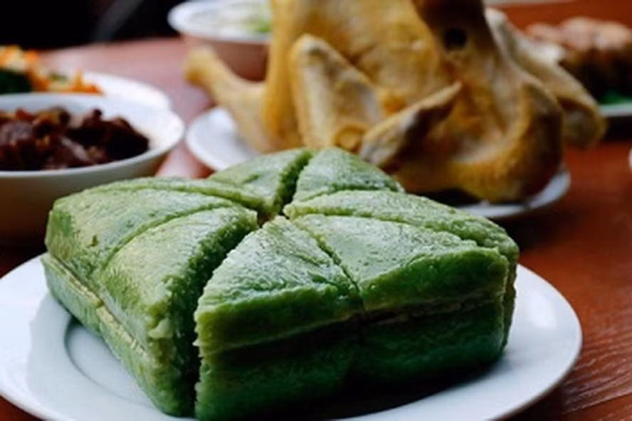 Bánh chưng là món bánh truyền thống không thể thiếu của người Việt Nam trong dịp Tết Nguyên đán. Ảnh: LĐO Nộm Yeesang là món ăn năm mới của người Malaysia và Singapore. Ảnh: Malaysianchinesekitchen