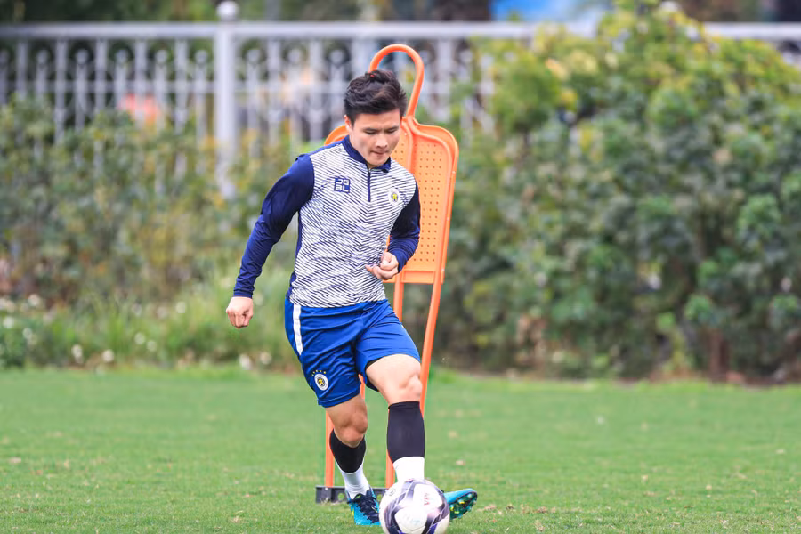 Nguyễn Quang Hải thi đấu V-League 2022 cùng Hà Nội FC. Ảnh: HÀ NỘI FC