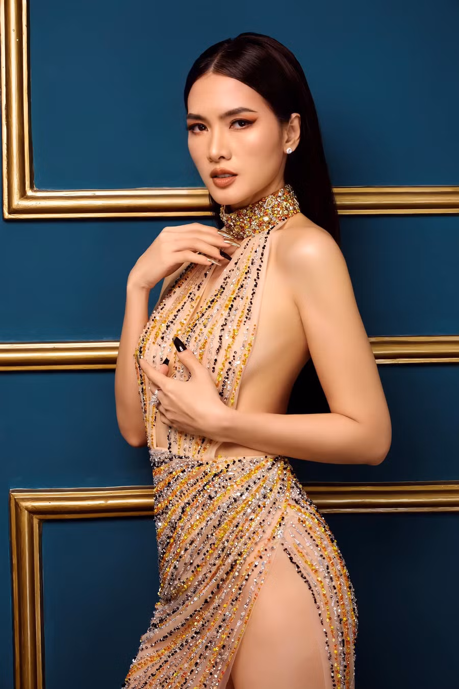  Từng có thời gian khá im ắng song gần đây Anh Thư tích cực trở lại hoạt động nghệ thuật. Cô thường xuyên xuất hiện tại các sự kiện và gây ấn tượng với khán giả bởi nhan sắc trẻ trung, vóc dáng nóng bỏng. Đồng thời, nữ diễn viên cũng thường xuyên cập nhật xu hướng trang điểm, làm tóc mới để tiệm cận với thị trường thời trang hiện tại. Ảnh: FBNV