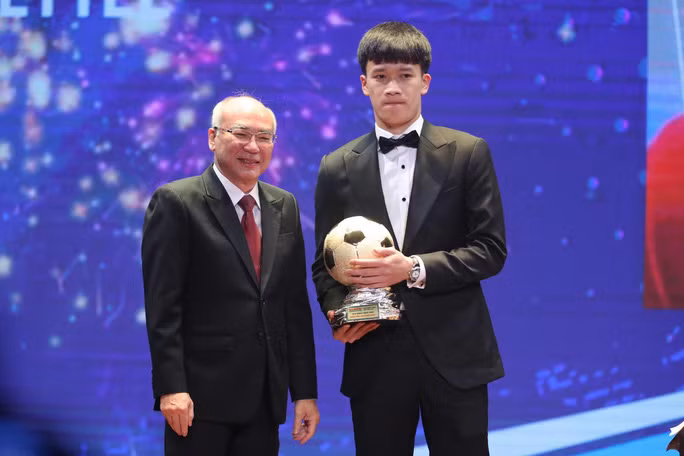 Hoàng Đức xứng đáng đoạt danh hiệu Quả bóng Vàng 2021
