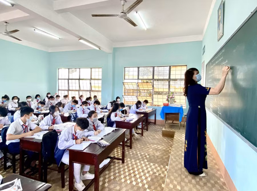Ngày 28-2, toàn bộ học sinh THCS trên địa bàn TP. Pleiku tiếp tục đến trường. Ảnh: Mộc Trà