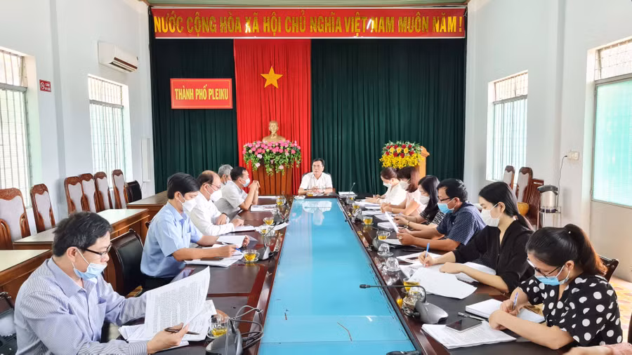 Quang cảnh buổi họp. Ảnh: Bá Bính