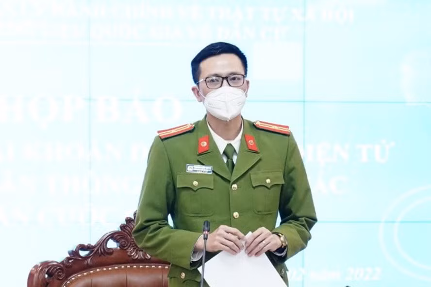 Thiếu tá Hoàng Văn Dũng cho biết, dự kiến từ cuối tháng 2, Bộ Công an sẽ cấp tài khoản định danh điện tử cho công dân. Ảnh: V.D