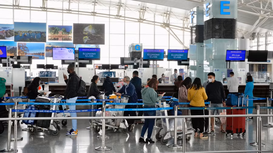 Hành khách đi từ sân bay Nội Bài bắt đầu tăng mạnh từ hôm nay, mùng 3 Tết. NIA