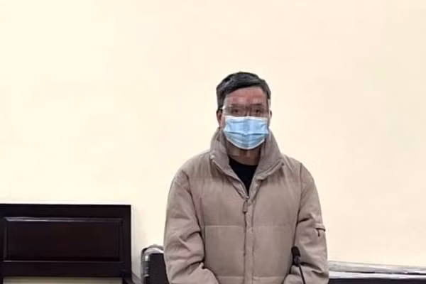 Bị cáo Thịnh tại phiên toà. Bị cáo Thịnh tại phiên toà.