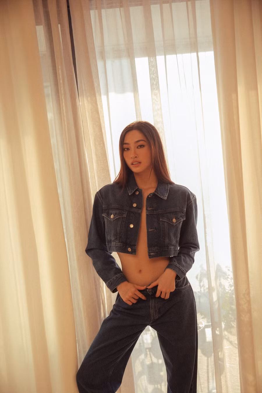 Để có được thân hình chuẩn, Lương Thùy Linh đã chăm chỉ tập luyện những bài tập yoga, pilates, kèm với những bữa ăn lành mạnh. Với lối sống tích cực, cô đã duy trì trạng thái tràn đầy năng lượng trong các hoạt động. Ảnh: Trang Nguyễn.