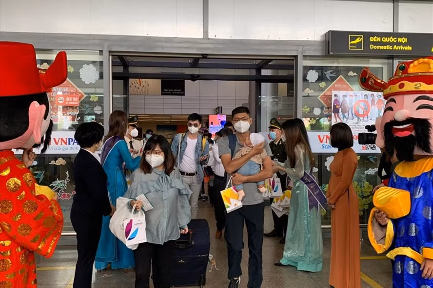 Đà Nẵng thay đổi các biện pháp phòng chống dịch COVID-19 để mở cửa đón khách du lịch. Ảnh: Thanh Chung
