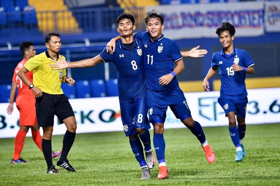  Teerasak và Nipithapon lập công giúp U23 Thái Lan giành chiến thắng trong ngày ra quân. Ảnh: Changsuek
