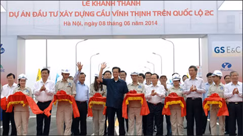  Thủ tướng Nguyễn Tấn Dũng cắt băng khánh thành cầu Vĩnh Thịnh