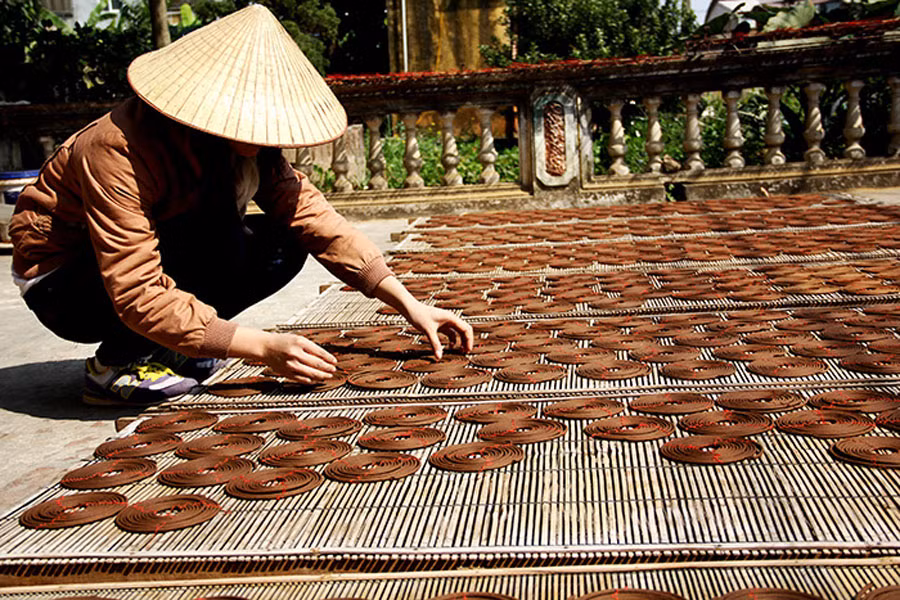 Vòng hương Cao Thôn là làng hương duy nhất ở miền bắc có mùi thơm dịu của thuốc Bắc, đây là mùi đặc trưng nhất của vùng này.