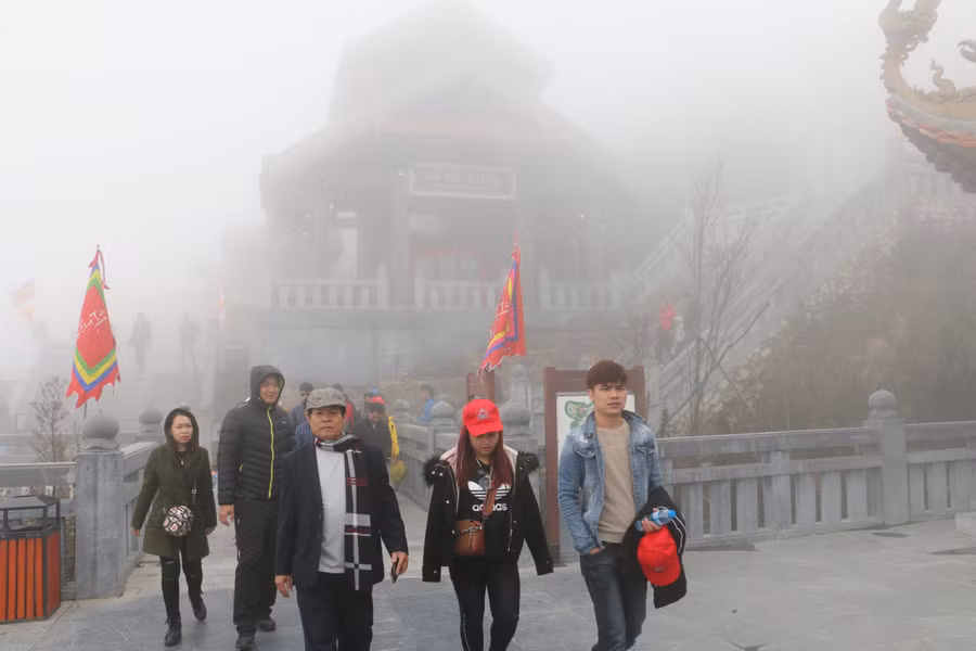 Hàng năm đỉnh Fanxipan thu hút khá đông du khách đến khám phá. Ảnh: Q.T Hàng năm đỉnh Fanxipan thu hút khá đông du khách đến khám phá. Ảnh: Q.T