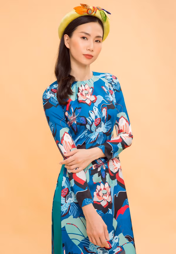  Một số mẫu áo dài sử dụng kỹ thuật in chất lượng cao trên nền vải lụa.