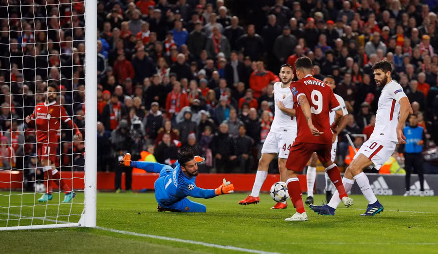 Pha đệm bóng nâng tỉ số lên 4-0 của Firmino. Ảnh: REUTERS