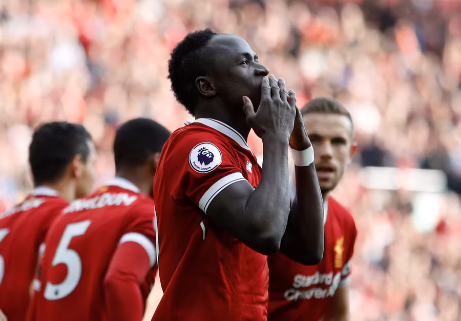 Mane ăn mừng bàn mở tỉ số cho Liverpool. Ảnh: REUTERS