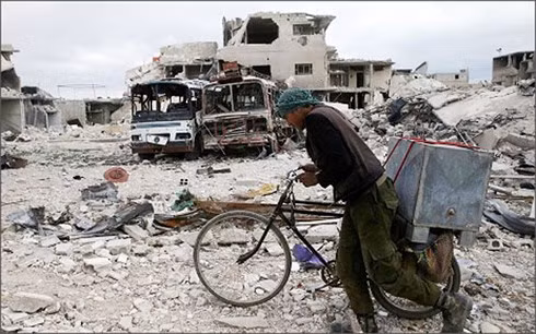  Khung cảnh đổ nát tại thị trấn Douma, Đông Ghouta, Syria (Ảnh: Reuters)