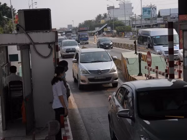  Trạm thu phí BOT xả trạm giảm ùn ứ.