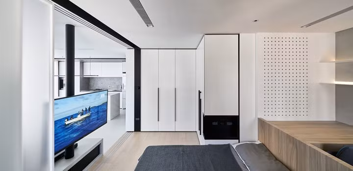  Hệ thống tủ âm tường giúp căn hộ lúc nào trong cũng sạch sẽ và thoáng đãng.