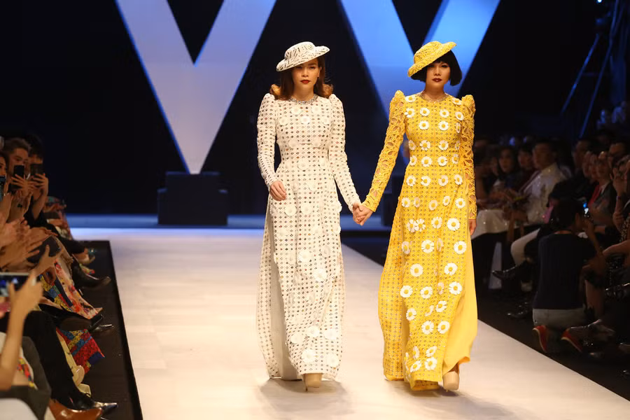  Hồ Ngọc Hà và Thanh Hằng