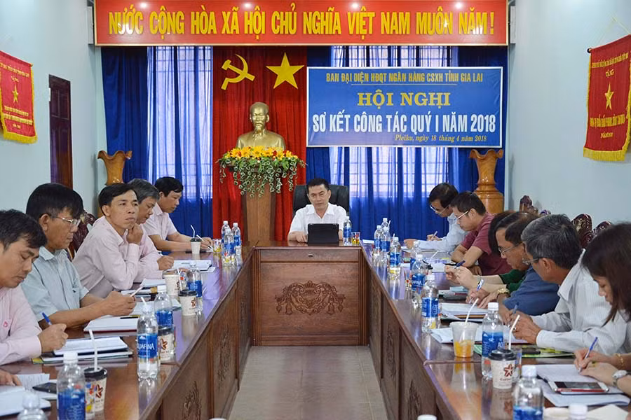  Ông Nguyễn Đức Hoàng-Phó Chủ tịch UBND tỉnh, Trưởng ban Đại diện HĐQT Ngân hàng Chính sách Xã hội tỉnh đang phát biểu kết luận Hội nghị sơ kết công tác quý I -2018.