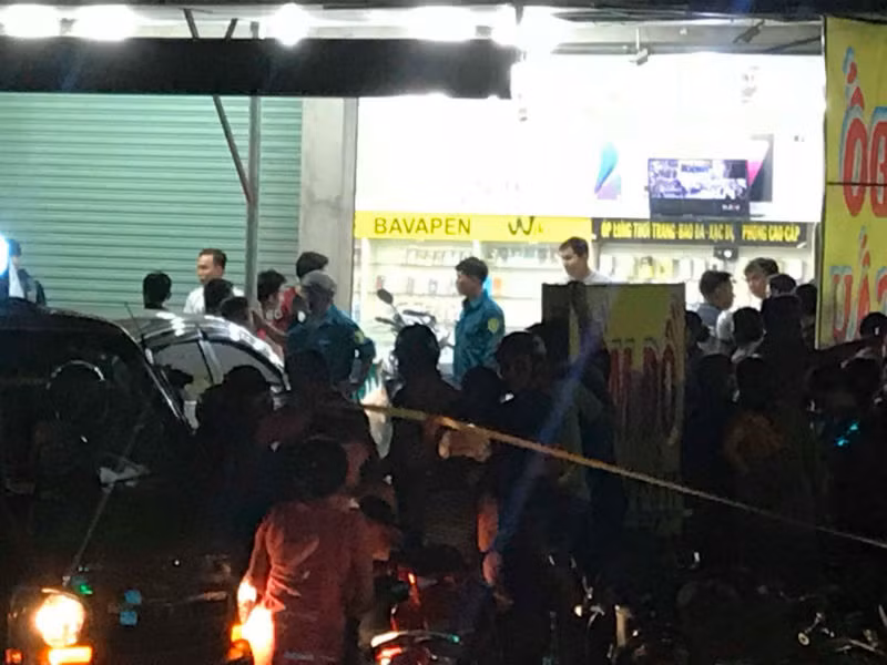 Công an phong tỏa để điều tra hiện trường