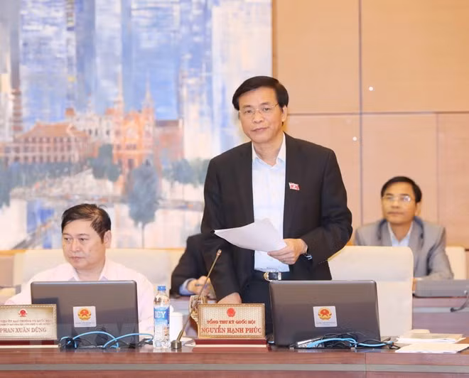  Tổng Thư ký Quốc hội Nguyễn Hạnh Phúc phát biểu. 