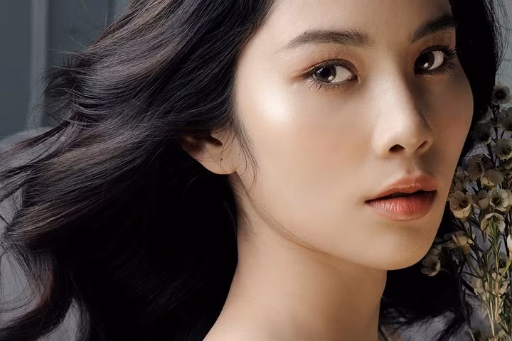 Mùa giải đầu tiên khép lại cũng là lúc cánh cửa mới mở ra cho cô nàng người mẫu cánh tính, xinh đẹp sinh năm 1995 này.