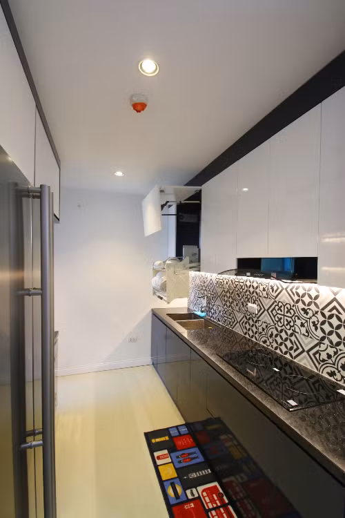  Góc thư giãn đọc sách thú vị trên gường phản rộng lớn.