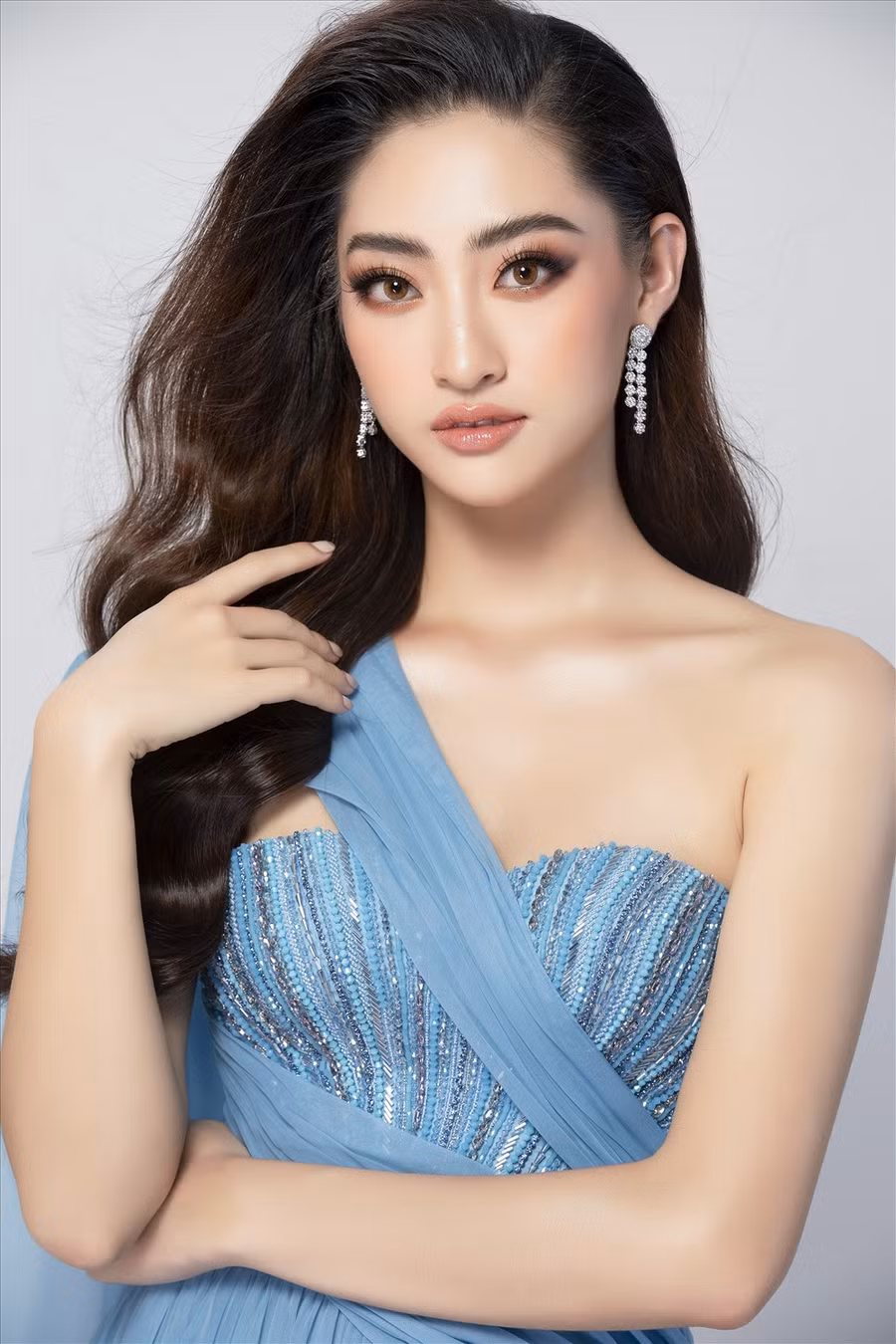 Trước đó, các đại diện của Việt Nam từng ghi được dấu ấn tại phần thi này trong những năm gần đây có Lan Khuê – Top30 (2015), Tiểu Vy- Top32 (2018). Tiếp nối thành công đó, Lương Thùy Linh đã xuất sắc được gọi tên cho top 10. Ảnh: Lê Thiện Viễn. 