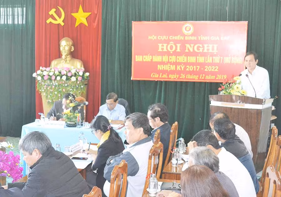  Đồng chí Võ Thanh Hùng-Ủy viên Ban Thường Tỉnh ủy, Trưởng ban Dân vận Tỉnh ủy phát biểu chỉ đạo Hội nghị Ban chấp hành Hội CCB tỉnh Gia Lai lần thứ 7 (mở rộng), nhiệm kỳ 2017-2022. Ảnh: H.C 