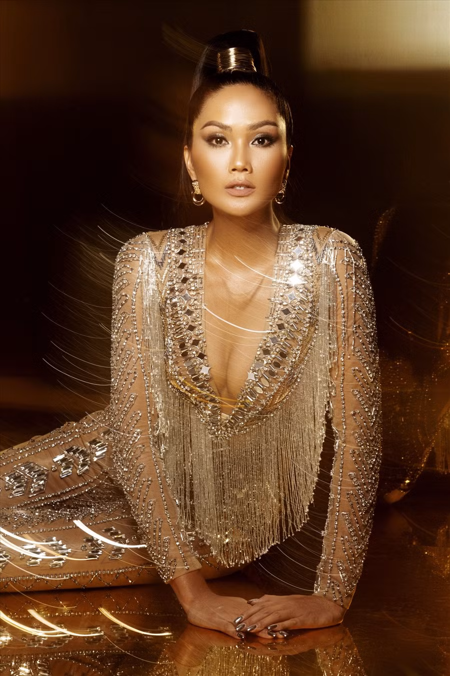  Đầu năm 2019, cô vinh dự được chuyên trang sắc đẹp uy tín thế giới Missosology bầu chọn là “Timeless Beauty – Vẻ đẹp vượt thời gian”. Ảnh: Milor Trần.