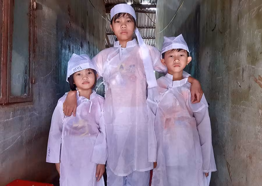 3 đứa con của vợ chồng anh Hoàng đều còn nhỏ. Ảnh: L.G