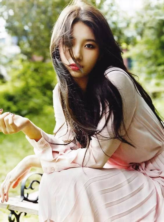 Suzy là cái tên gây sốt nhờ vóc dáng nổi trội và thần thái cuốn hút. Ảnh: T.L