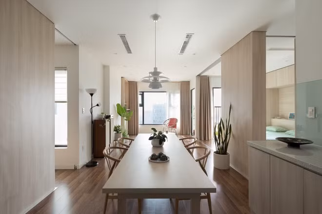 Căn hộ chung cư có diện tích chưa đầy 80 m2 tại Mỹ Đình (Hà Nội), sau khi cải tạo đã có được một không gian mở như những ngôi nhà phố hiện đại.