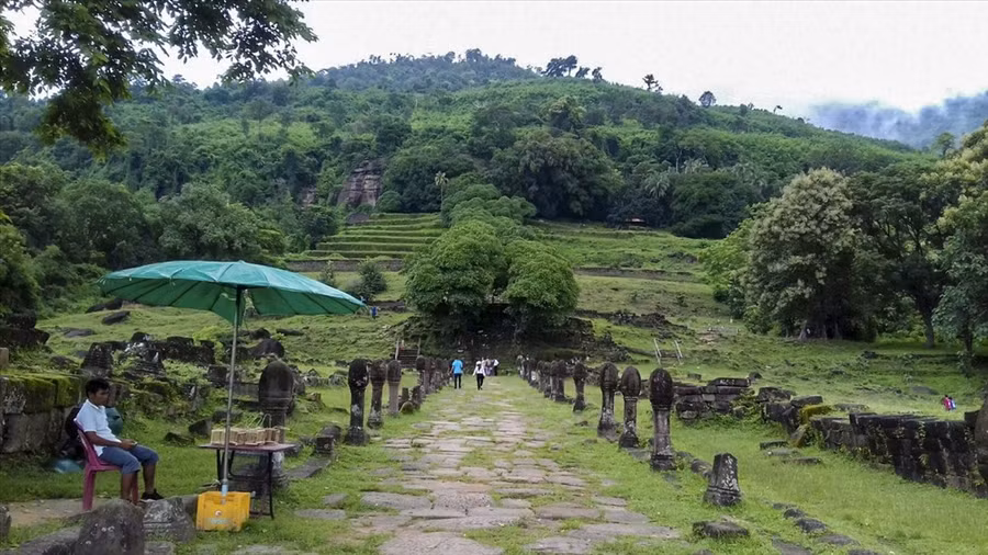 Đường vào Wat Phou.