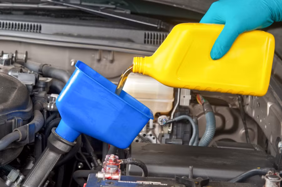 Việc bảo dưỡng xe thường xuyên có thể giúp tài xế tránh gặp sự cố giữa đường. Ảnh ST.