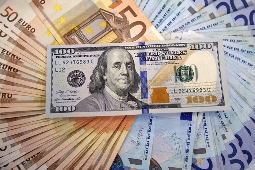  Tỷ giá ngoại tệ 8.12: Giá USD chợ đen tăng mạnh. Ảnh TL