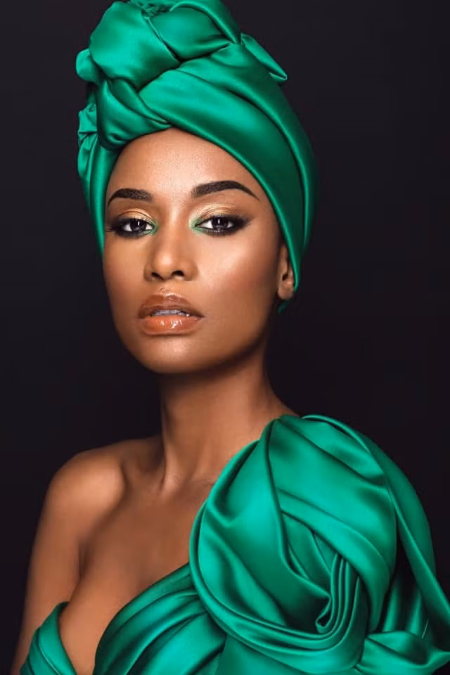 Năm ngoái, Zozibini Tunzi cũng dự thi Miss Universe 2018 và giữ vị trí Á hậu 1. Năm nay người đẹp đã có sự “phục thù” đầy ngoạn mục khi giành ngôi vị cao nhất của Miss Universe 2019. Ảnh: ST. 