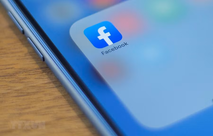 Biểu tượng Facebook trên màn hình điện thoại. (Ảnh: AFP/TTXVN) Biểu tượng Facebook trên màn hình điện thoại. (Ảnh: AFP/TTXVN)