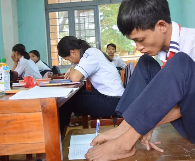 Nguyễn Tấn Sang trong giờ học tại trường - Ảnh: P.Lý